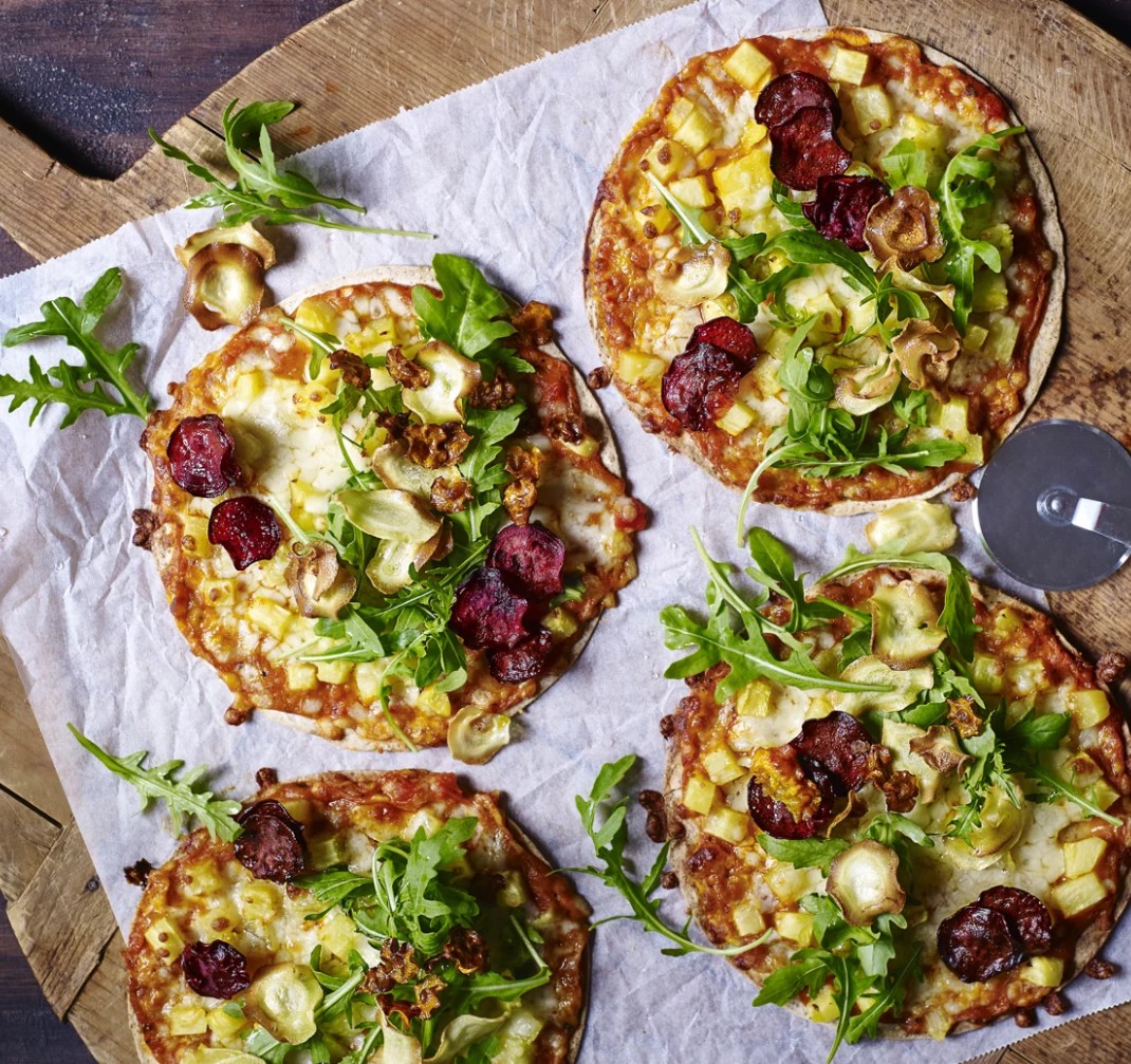 Små pizzaer med sprøde rodfrugter
